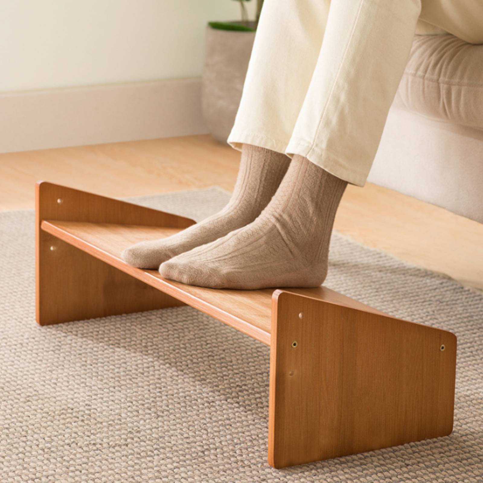 Office Furniture And Desks - Podnóżek pod biurko z szeroką powierzchnią,